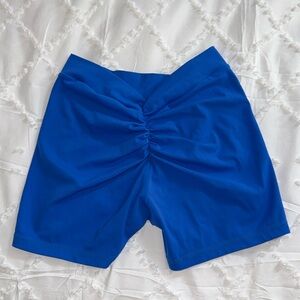 Allure the brand viral v back shorts size M